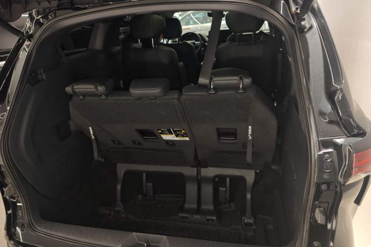 Used Toyota Granvia 2023 2.5L Hybrid Prestige VIP Edition Trunk