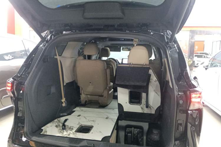 Used Toyota Granvia 2023 2.5L Hybrid Prestige PLUS Edition Trunk