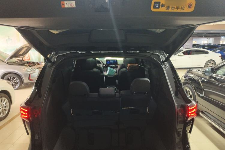 Used Toyota Granvia 2023 2.5L Hybrid Prestige VIP Edition Trunk