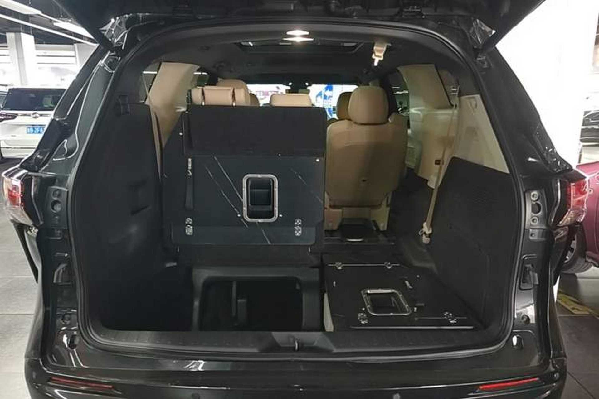 Used Toyota Granvia 2023 2.5L Hybrid Prestige PLUS Edition Trunk