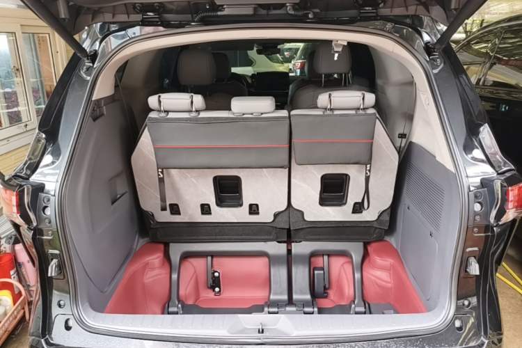 Used Toyota Granvia 2023 2.5L Hybrid Prestige PLUS Edition Trunk