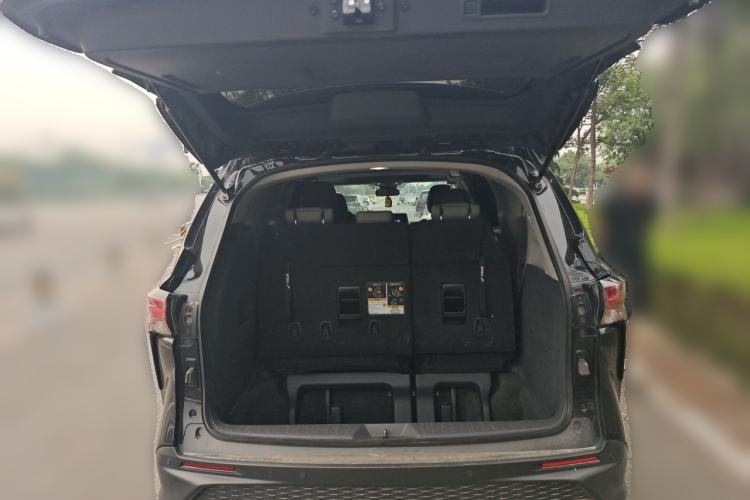 Used Toyota Granvia 2023 2.5L Hybrid Comfort Edition Trunk