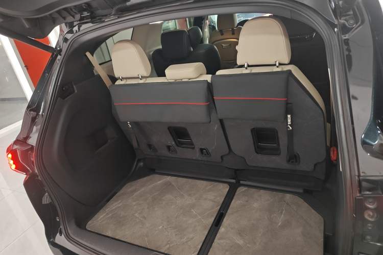 Used Toyota Granvia 2023 2.5L Hybrid Prestige PLUS Edition Trunk