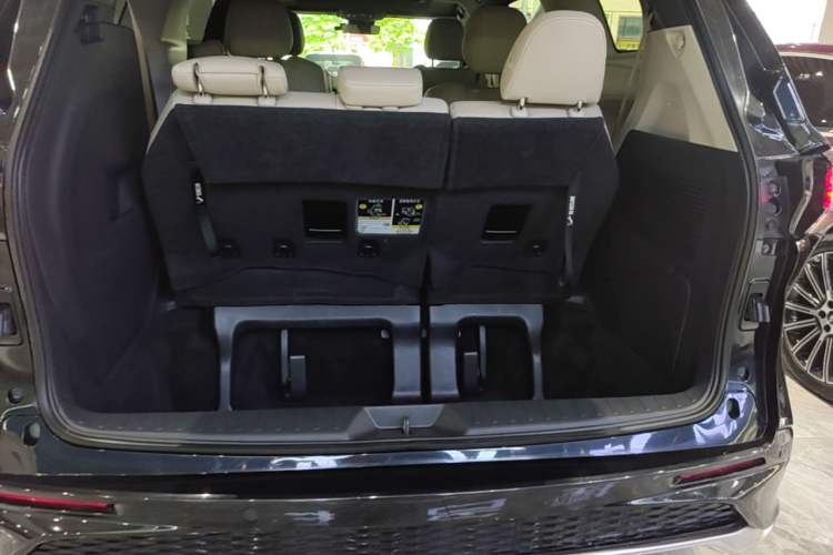 Used Toyota Granvia 2023 2.5L Hybrid Prestige PLUS Edition Trunk