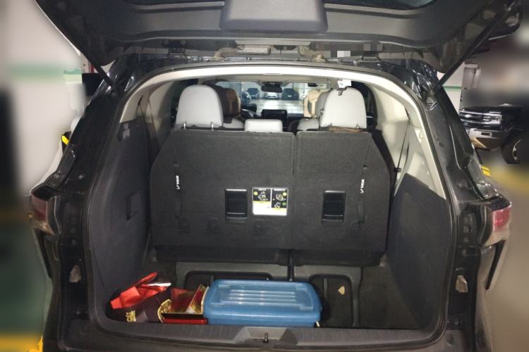 Used Toyota Granvia 2023 2.5L Hybrid Comfort Edition Trunk