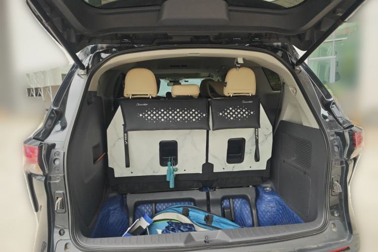 Used Toyota Granvia 2023 2.5L Hybrid Comfort Edition Trunk