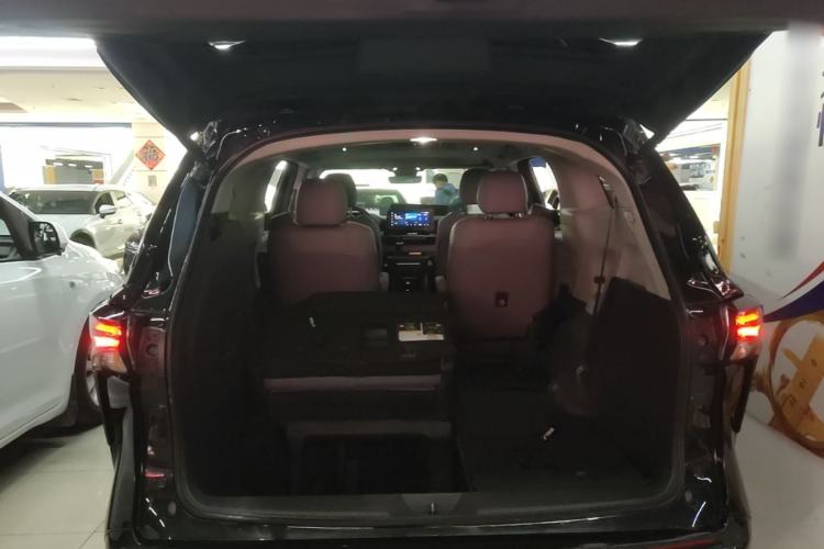 Used Toyota Granvia 2023 2.5L Hybrid Prestige PLUS Edition Trunk