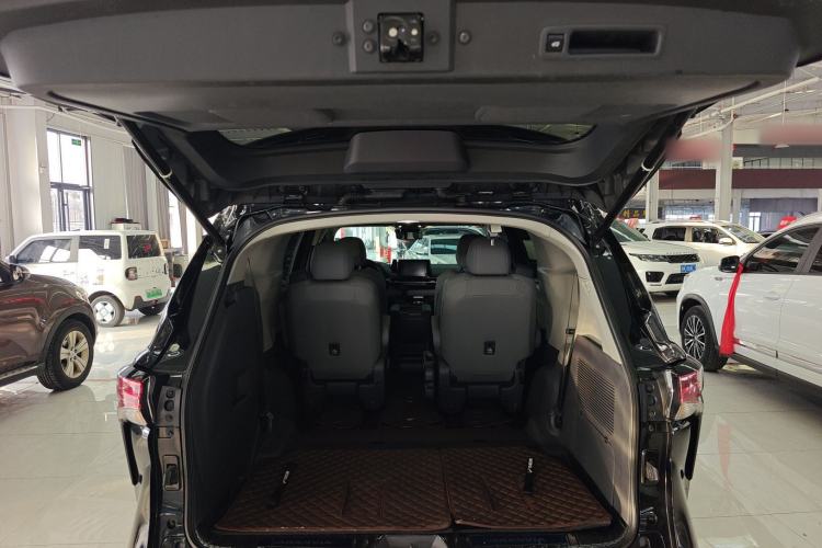 Used Toyota Granvia 2023 2.5L Hybrid Comfort Edition Trunk