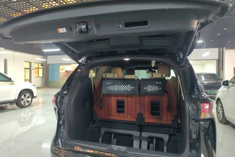 Used Toyota Granvia 2023 2.5L Hybrid Prestige PLUS Edition Trunk