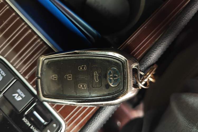 Used Toyota Granvia 2023 2.5L Hybrid Prestige PLUS Edition Vehicle Key