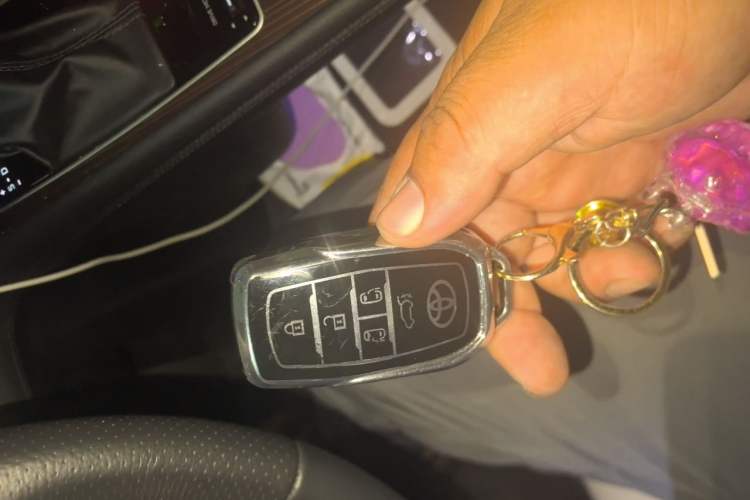 Used Toyota Granvia 2023 2.5L Hybrid Prestige PLUS Edition Vehicle Key