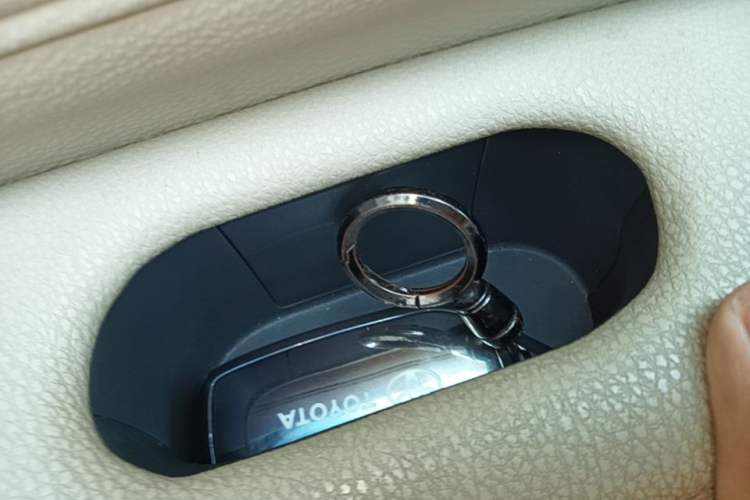 Used Toyota Granvia 2023 2.5L Hybrid Prestige PLUS Edition Vehicle Key