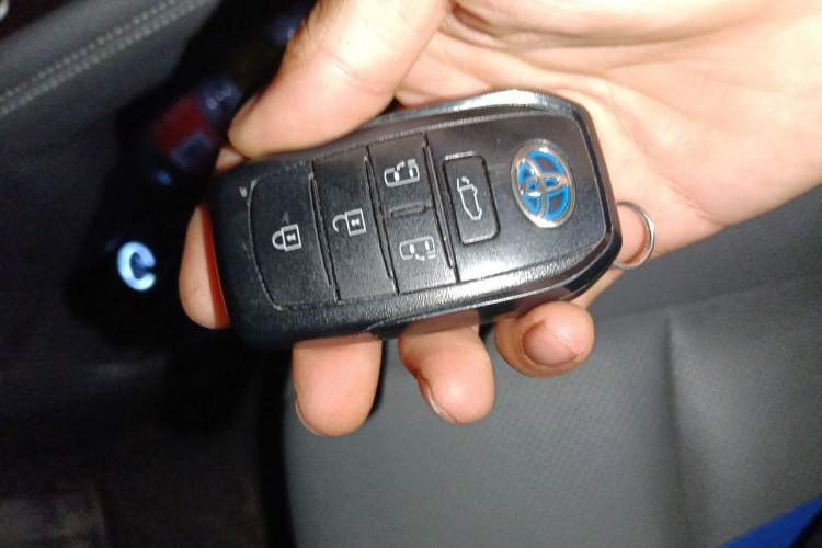 Used Toyota Granvia 2023 2.5L Hybrid Prestige PLUS Edition Vehicle Key