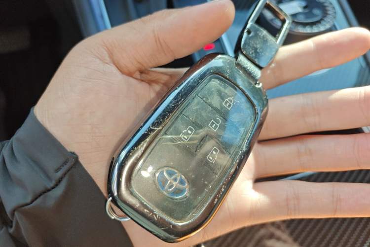 Used Toyota Granvia 2023 2.5L Hybrid Luxury Edition Vehicle Key