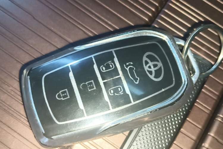 Used Toyota Granvia 2023 2.5L Hybrid Comfort Edition Vehicle Key