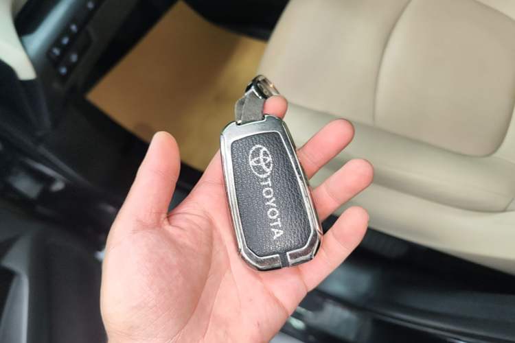 Used Toyota Granvia 2023 2.5L Hybrid Prestige PLUS Edition Vehicle Key