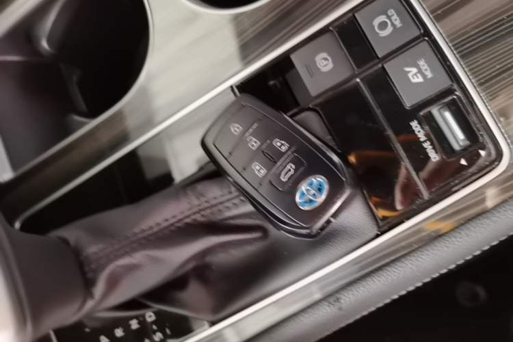 Used Toyota Granvia 2023 2.5L Hybrid Flagship VIP Edition Vehicle Key