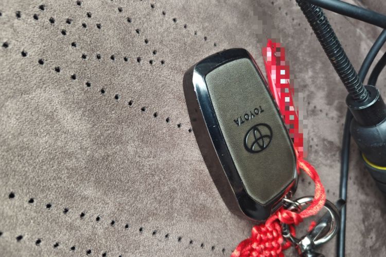 Used Toyota Granvia 2023 2.5L Hybrid Comfort Edition Vehicle Key