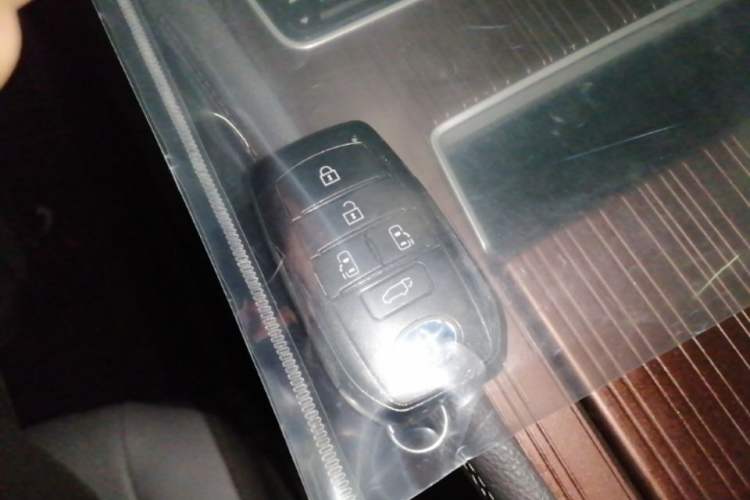 Used Toyota Granvia 2023 2.5L Hybrid Prestige PLUS Edition Vehicle Key