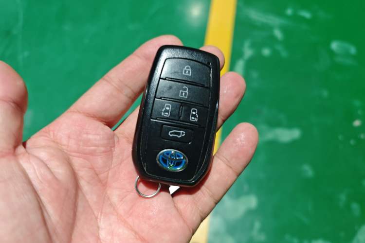 Used Toyota Granvia 2023 2.5L Hybrid Prestige PLUS Edition Vehicle Key