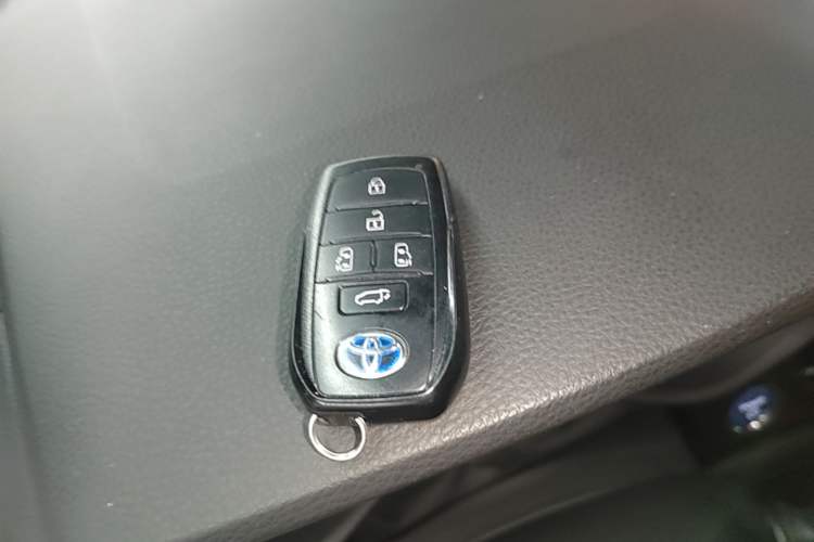 Used Toyota Granvia 2023 2.5L Hybrid Prestige PLUS Edition Vehicle Key