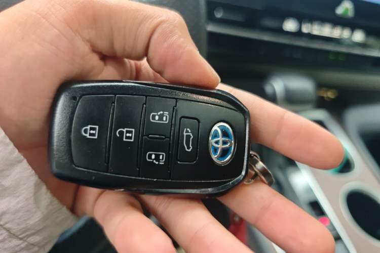 Used Toyota Granvia 2023 2.5L Hybrid Prestige PLUS Edition Vehicle Key