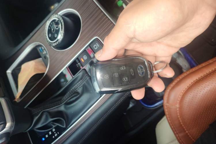 Used Toyota Granvia 2023 2.5L Hybrid Prestige PLUS Edition Vehicle Key