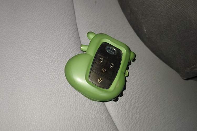 Used Toyota Granvia 2023 2.5L Hybrid Luxury Edition Vehicle Key