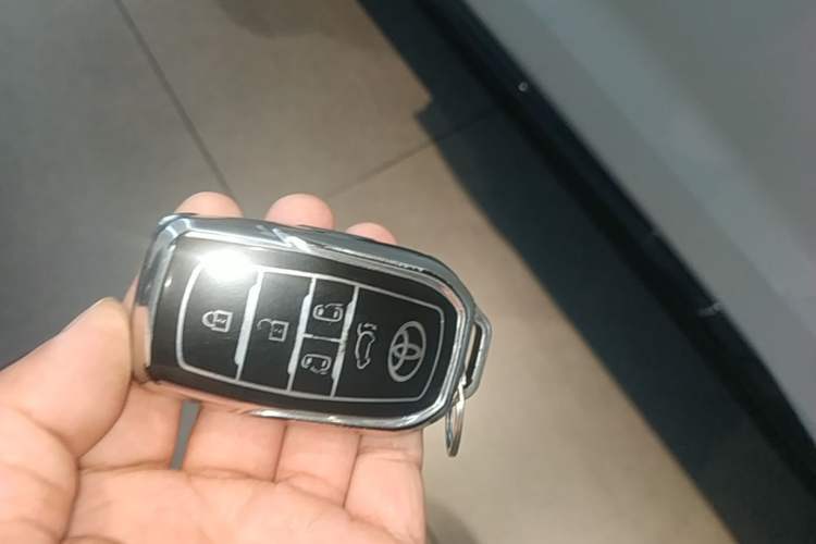 Used Toyota Granvia 2023 2.5L Hybrid Comfort Edition Vehicle Key