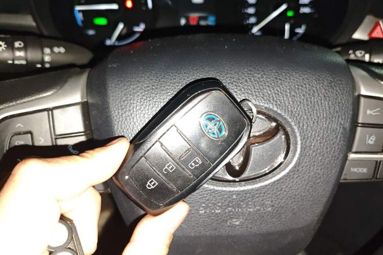 Used Toyota Granvia 2023 2.5L Hybrid Comfort Edition Vehicle Key