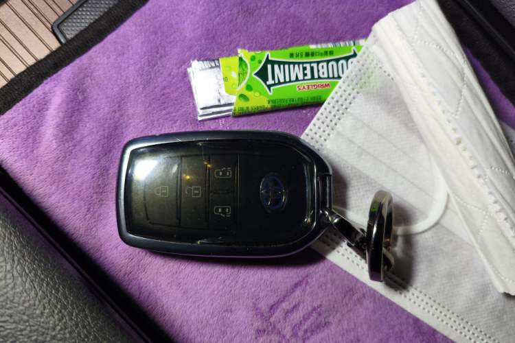 Used Toyota Granvia 2023 2.5L Hybrid Luxury Edition Vehicle Key