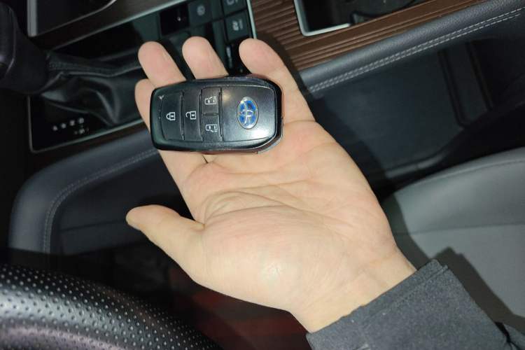 Used Toyota Granvia 2023 2.5L Hybrid Comfort Edition Vehicle Key