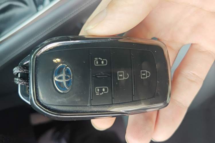 Used Toyota Granvia 2023 2.5L Hybrid Comfort Edition Vehicle Key