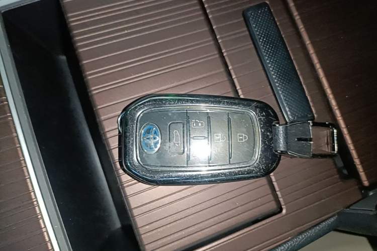Used Toyota Granvia 2023 2.5L Hybrid Prestige PLUS Edition Vehicle Key