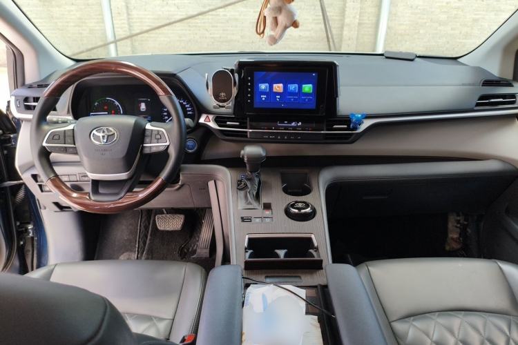 Used Toyota Granvia 2023 2.5L Hybrid Luxury Edition Center Console