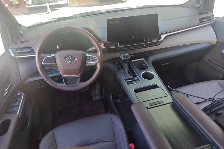 Used Toyota Granvia 2023 2.5L Hybrid Flagship VIP Edition Center Console