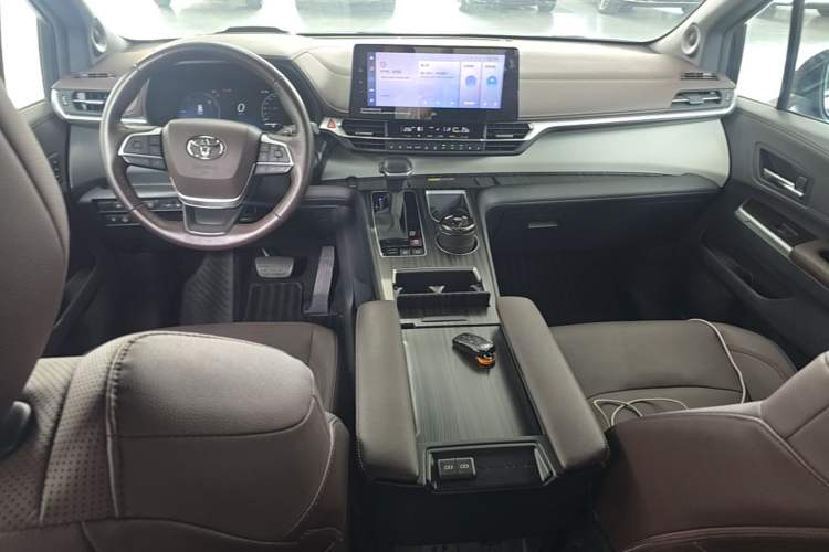 Used Toyota Granvia 2023 2.5L Hybrid Flagship VIP Edition Center Console