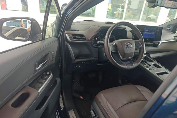 Used Toyota Granvia 2023 2.5L Hybrid Flagship VIP Edition Driver Seat