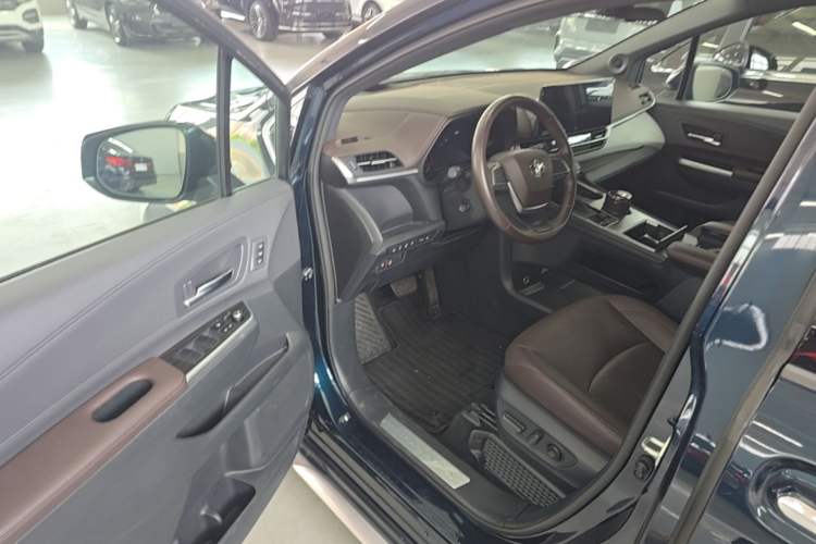 Used Toyota Granvia 2023 2.5L Hybrid Flagship VIP Edition Driver Seat