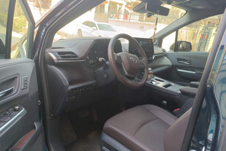 Used Toyota Granvia 2023 2.5L Hybrid Flagship VIP Edition Driver Seat