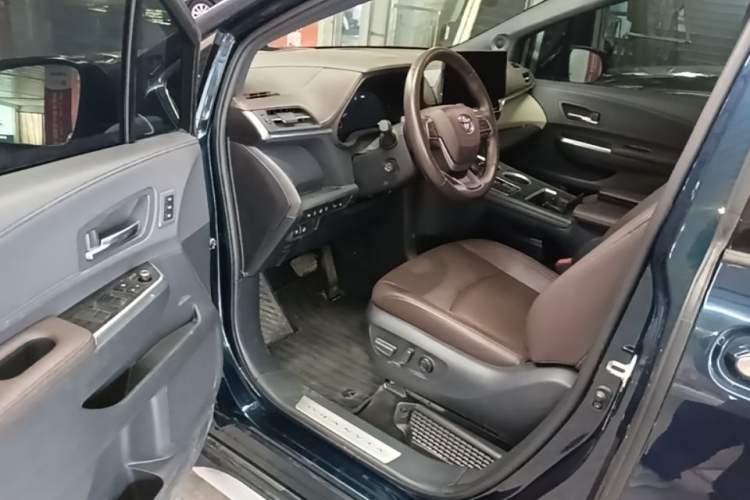 Used Toyota Granvia 2023 2.5L Hybrid Flagship VIP Edition Driver Seat