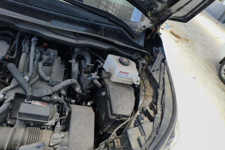 Used Toyota Granvia 2023 2.5L Hybrid Luxury Edition Engine Bay Left