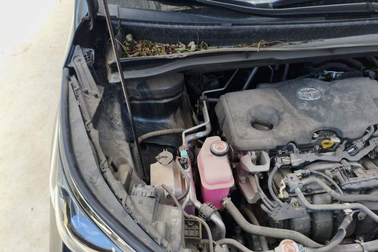 Used Toyota Granvia 2023 2.5L Hybrid Luxury Edition Engine Bay Right