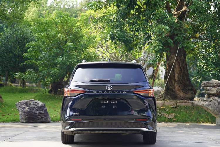 Used Toyota Granvia 2023 2.5L Hybrid Flagship VIP Edition Exterior 4