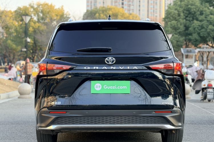 Used Toyota Granvia 2023 2.5L Hybrid Comfort Edition Exterior 4
