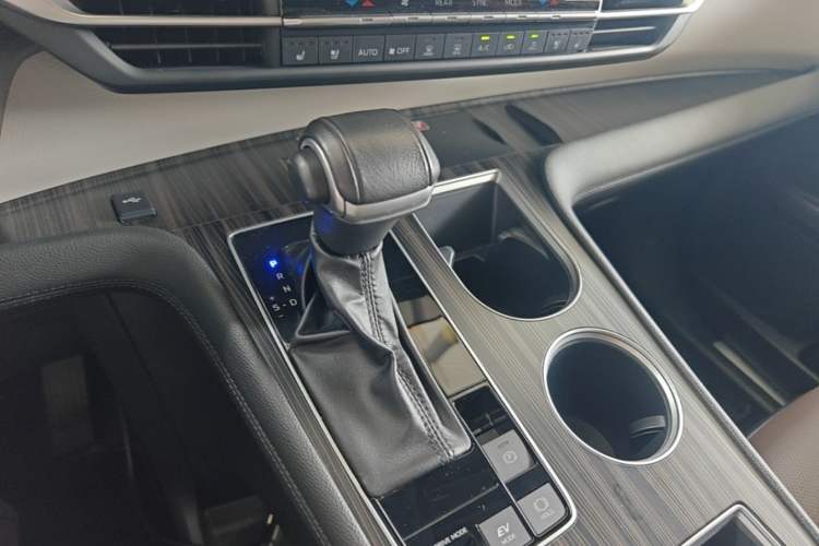 Used Toyota Granvia 2023 2.5L Hybrid Flagship VIP Edition Gear Lever