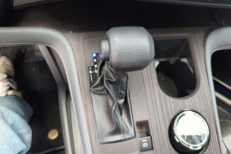 Used Toyota Granvia 2023 2.5L Hybrid Luxury Edition Gear Lever