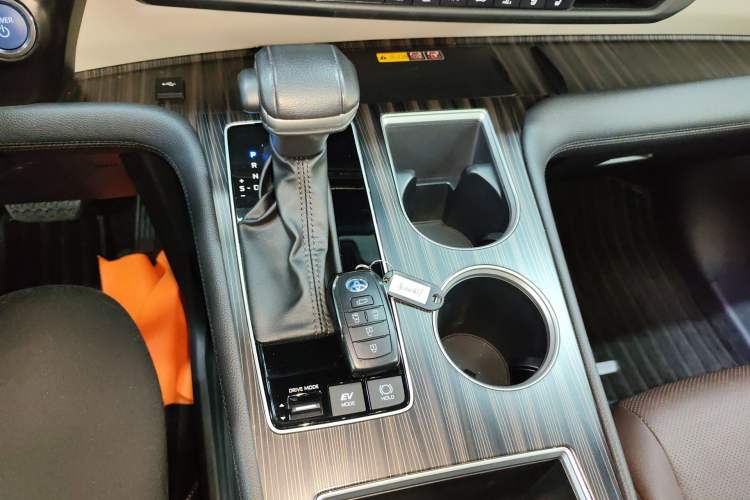 Used Toyota Granvia 2023 2.5L Hybrid Flagship VIP Edition Gear Lever