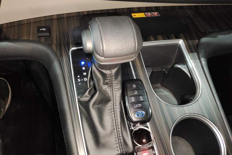 Used Toyota Granvia 2023 2.5L Hybrid Flagship VIP Edition Gear Lever