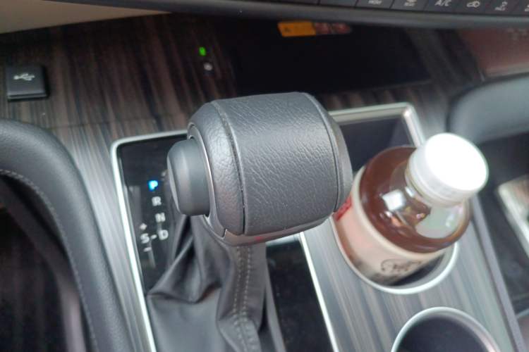 Used Toyota Granvia 2023 2.5L Hybrid Flagship VIP Edition Gear Lever